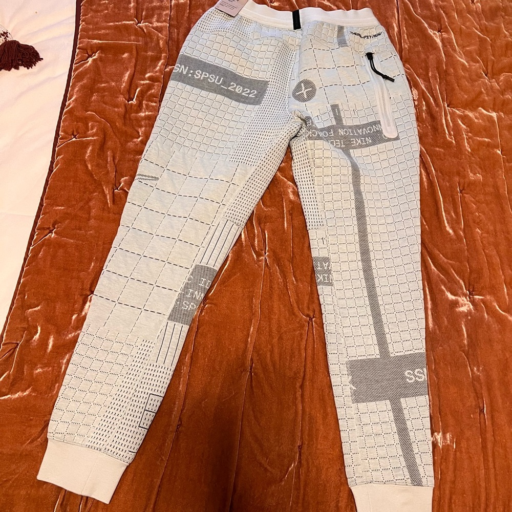 Nike Tech Pack Therma Fit sweat pants